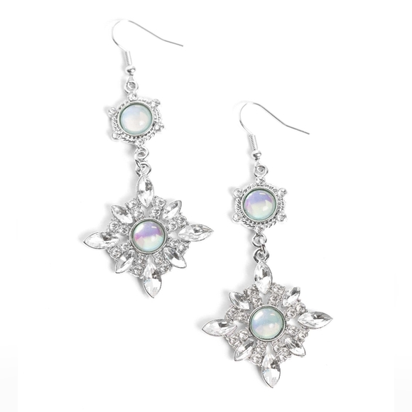 Summer DAZE Green Earrings. Fashion Fix Item No Longer Available - Picture 1 of 4